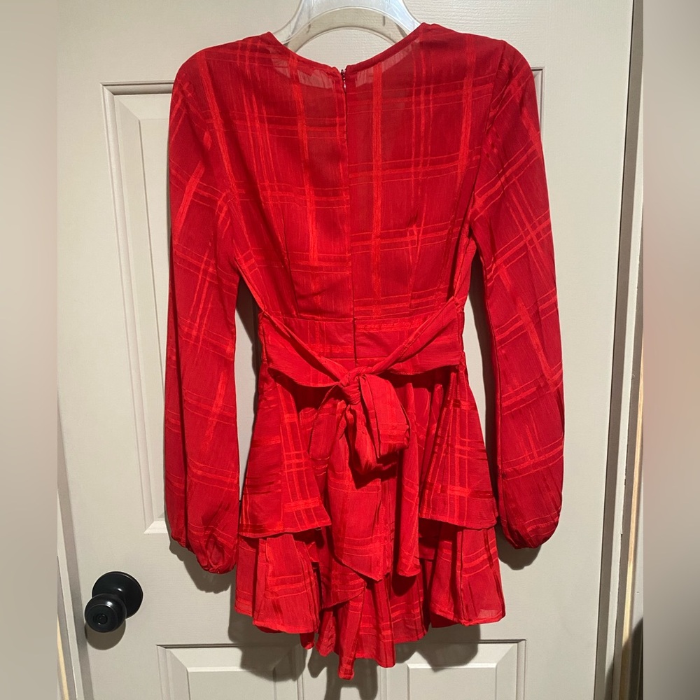 Elegant Red V-Neck Romper - Picture 3 of 6
